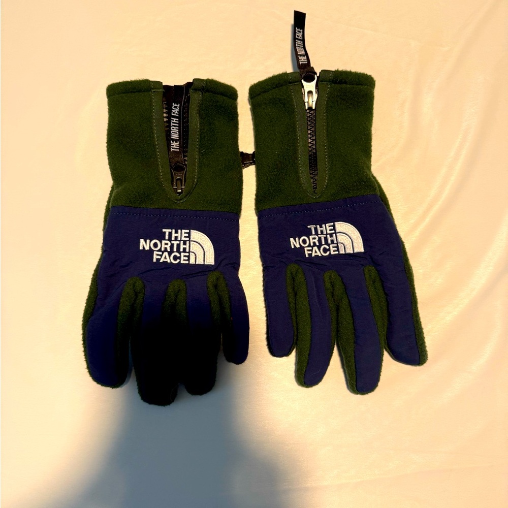 North face gloves